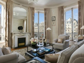 Hôtel Barrière Fouquet's is in Champs-Elysées